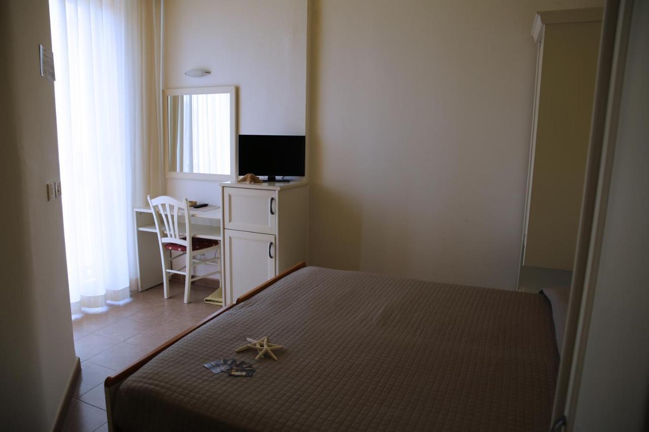 Hotel Philadelphia Cattolica Kültér fotó