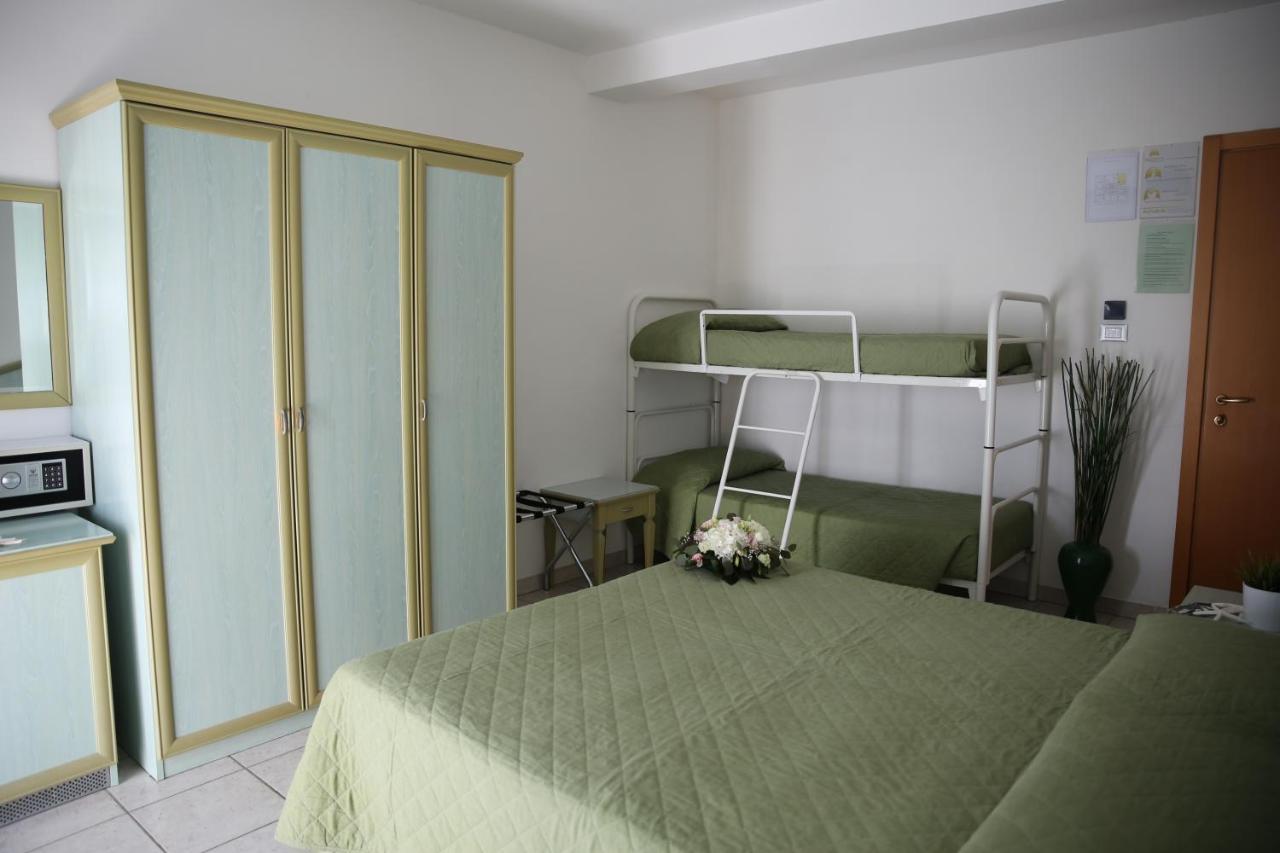 Hotel Philadelphia Cattolica Kültér fotó